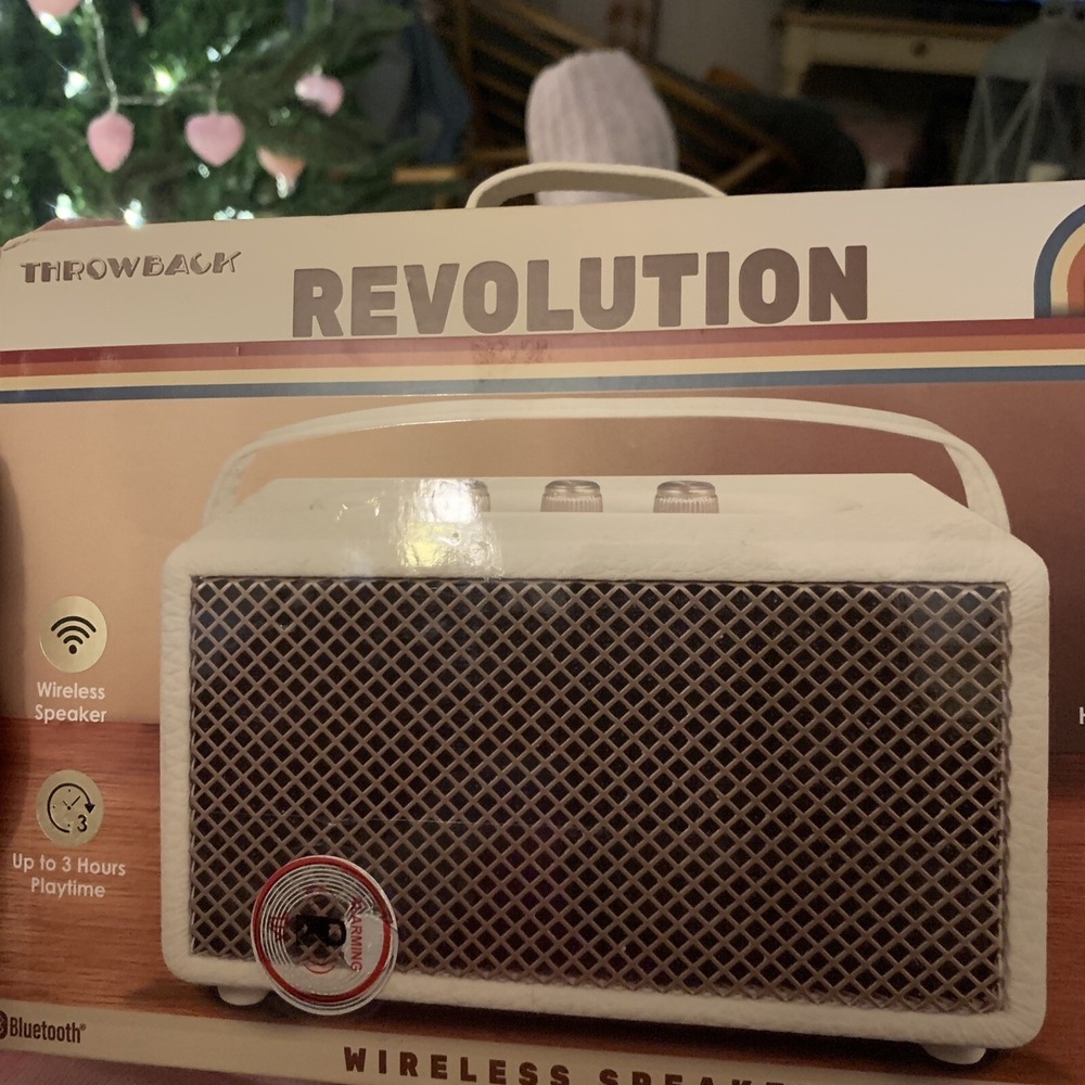 NEW Bluetooth Throwback Revolution Wireless Speaker FM Radio, Vintage Retro look